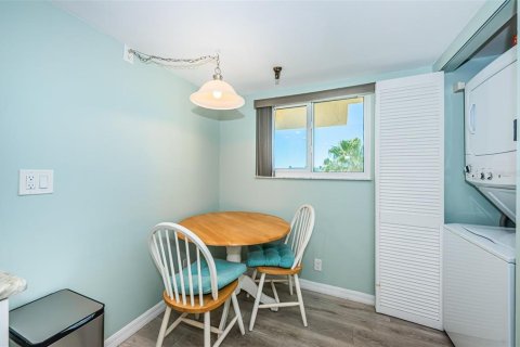 Condominio en venta en Madeira Beach, Florida, 2 dormitorios, 117.99 m2 № 2132609 - foto 11