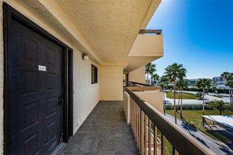 Condominio en venta en Madeira Beach, Florida, 2 dormitorios, 117.99 m2 № 2132609 - foto 2