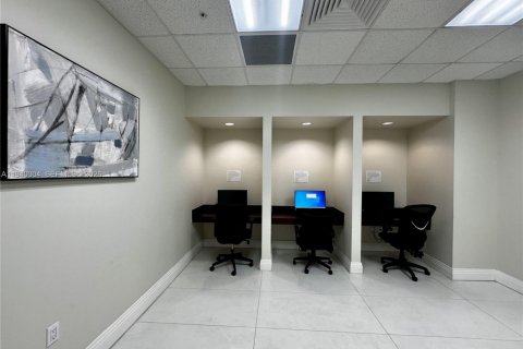 Снять в аренду кондоминиум в Холливуд, Флорида 2 спальни, 108.7м2, № 1997308 - фото 30