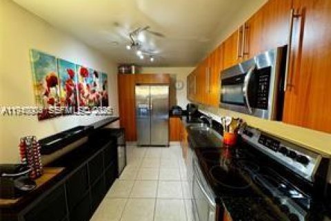 Снять в аренду кондоминиум в Холливуд, Флорида 2 спальни, 108.7м2, № 1997308 - фото 8