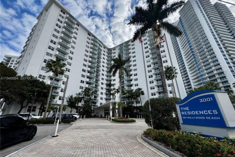 Снять в аренду кондоминиум в Холливуд, Флорида 2 спальни, 108.7м2, № 1997308 - фото 2
