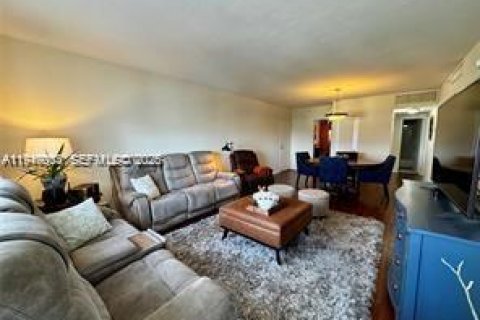 Снять в аренду кондоминиум в Холливуд, Флорида 2 спальни, 108.7м2, № 1997308 - фото 4