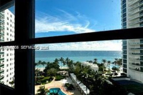 Снять в аренду кондоминиум в Холливуд, Флорида 2 спальни, 108.7м2, № 1997308 - фото 16