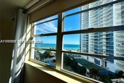 Снять в аренду кондоминиум в Холливуд, Флорида 2 спальни, 108.7м2, № 1997308 - фото 11