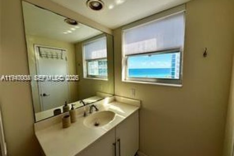 Снять в аренду кондоминиум в Холливуд, Флорида 2 спальни, 108.7м2, № 1997308 - фото 13