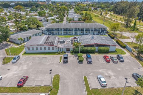 Commercial property in Miami, Florida № 1644895 - photo 2