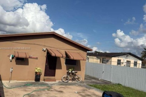 Propiedad comercial en venta en Opa-locka, Florida, 132.39 m2 № 1991258 - foto 4