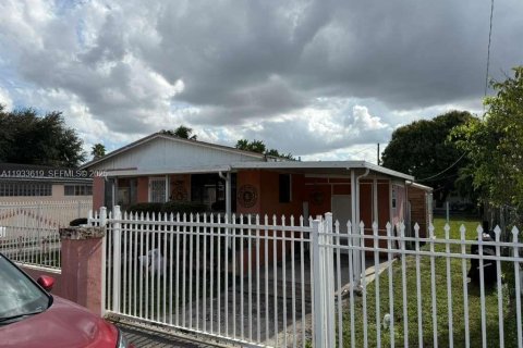 Propiedad comercial en venta en Opa-locka, Florida, 132.39 m2 № 1991258 - foto 11