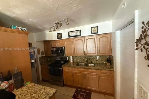 Propiedad comercial en venta en Opa-locka, Florida, 132.39 m2 № 1991258 - foto 8