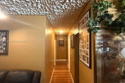 Propiedad comercial en venta en Opa-locka, Florida, 132.39 m2 № 1991258 - foto 7