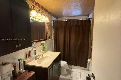 Propiedad comercial en venta en Opa-locka, Florida, 132.39 m2 № 1991258 - foto 14