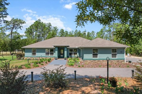 House in Dunnellon, Florida 3 bedrooms, 200.39 sq.m. № 1735594 - photo 1