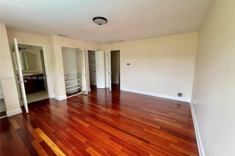 Touwnhouse à louer à Pinecrest, Floride: 5 chambres, 204.38 m2 № 2029434 - photo 11