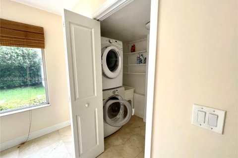 Touwnhouse à louer à Pinecrest, Floride: 5 chambres, 204.38 m2 № 2029434 - photo 18