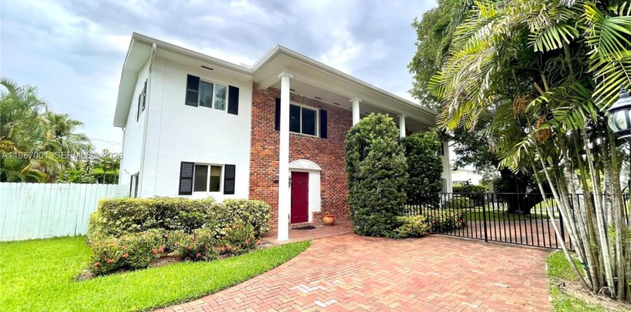 Touwnhouse à Pinecrest, Floride 5 chambres, 204.38 m2 № 2029434