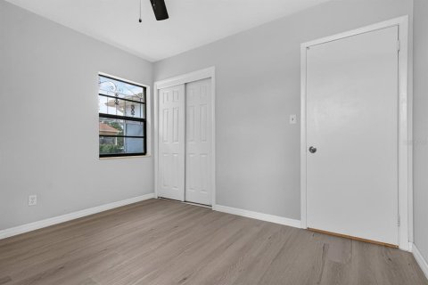House in Tampa, Florida 4 bedrooms, 122.63 sq.m. № 2220758 - photo 28