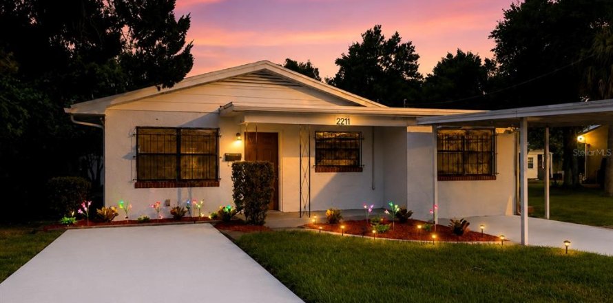 House in Tampa, Florida 4 bedrooms, 122.63 sq.m. № 2220758