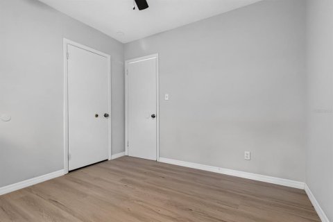 House in Tampa, Florida 4 bedrooms, 122.63 sq.m. № 2220758 - photo 23