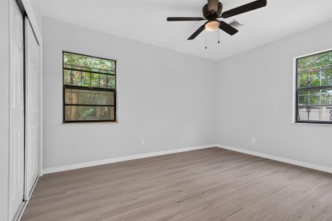 House in Tampa, Florida 4 bedrooms, 122.63 sq.m. № 2220758 - photo 25