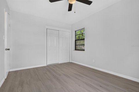 House in Tampa, Florida 4 bedrooms, 122.63 sq.m. № 2220758 - photo 27