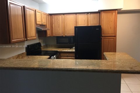 Condominio en alquiler en Coconut Creek, Florida, 2 dormitorios, 90.58 m2 № 2276520 - foto 2