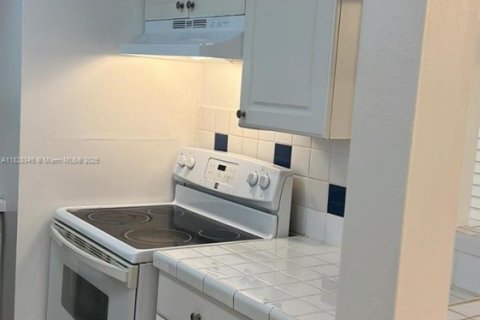 Condo in Margate, Florida, 2 bedrooms  № 1799410 - photo 4