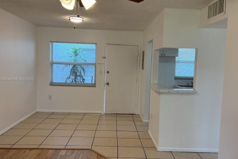 Condo in Margate, Florida, 2 bedrooms  № 1799410 - photo 1