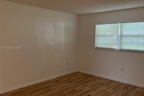 Condo in Margate, Florida, 2 bedrooms  № 1799410 - photo 8