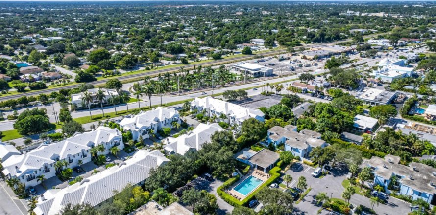Townhouse in Delray Beach, Florida 3 bedrooms, 195.37 sq.m. № 1210446