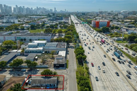 Propiedad comercial en venta en Miami, Florida, 208.19 m2 № 1759107 - foto 5