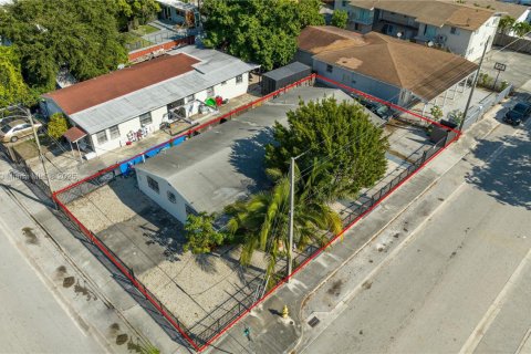 Propiedad comercial en venta en Miami, Florida, 208.19 m2 № 1759107 - foto 3