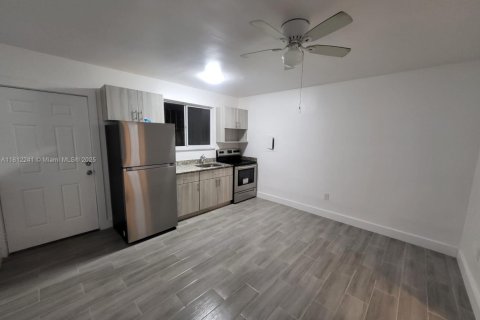 Propiedad comercial en venta en Miami, Florida, 208.19 m2 № 1759107 - foto 7