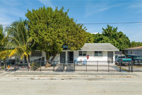 Propiedad comercial en venta en Miami, Florida, 208.19 m2 № 1759107 - foto 1