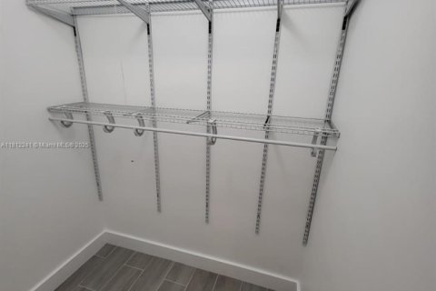 Propiedad comercial en venta en Miami, Florida, 208.19 m2 № 1759107 - foto 8
