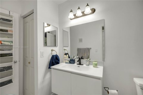 Copropriété à vendre à Hialeah, Floride: 2 chambres, 89.19 m2 № 1955296 - photo 8