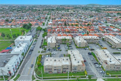 Copropriété à vendre à Hialeah, Floride: 2 chambres, 89.19 m2 № 1955296 - photo 23