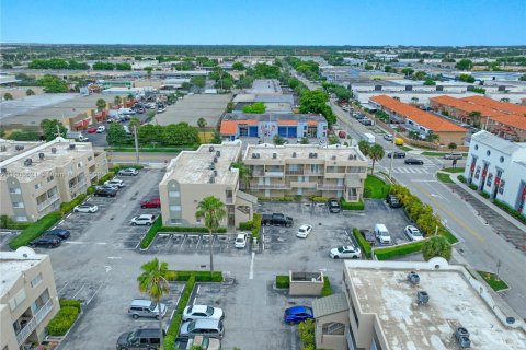Copropriété à vendre à Hialeah, Floride: 2 chambres, 89.19 m2 № 1955296 - photo 18