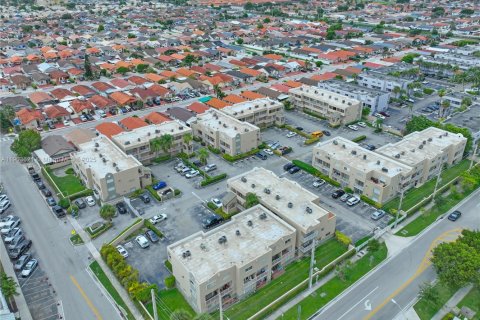 Copropriété à vendre à Hialeah, Floride: 2 chambres, 89.19 m2 № 1955296 - photo 22