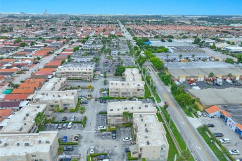 Copropriété à vendre à Hialeah, Floride: 2 chambres, 89.19 m2 № 1955296 - photo 21