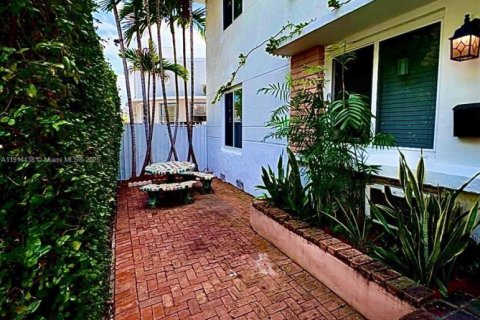 Снять в аренду кондоминиум в Майами-Бич, Флорида 2 спальни, № 1969994 - фото 17