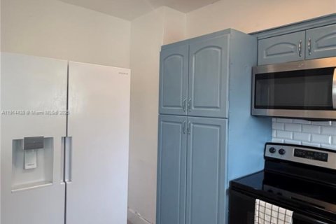 Снять в аренду кондоминиум в Майами-Бич, Флорида 2 спальни, № 1969994 - фото 3