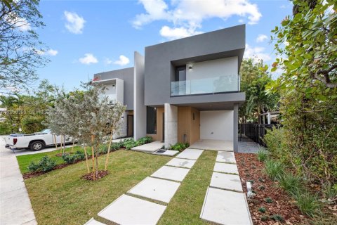 Townhouse in Miami, Florida 3 bedrooms, 157.1 sq.m. № 2040906 - photo 2