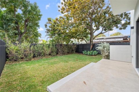 Townhouse in Miami, Florida 3 bedrooms, 157.1 sq.m. № 2040906 - photo 25