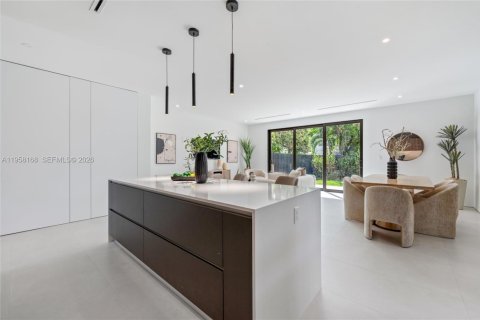 Townhouse in Miami, Florida 3 bedrooms, 157.1 sq.m. № 2040906 - photo 8