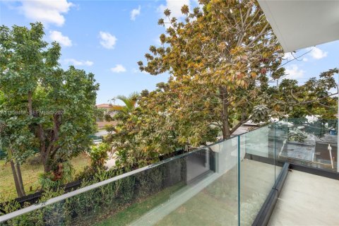 Townhouse in Miami, Florida 3 bedrooms, 157.1 sq.m. № 2040906 - photo 24