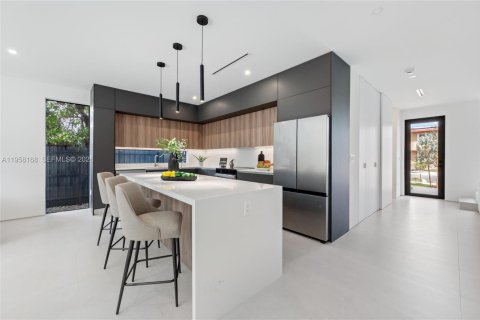 Townhouse in Miami, Florida 3 bedrooms, 157.1 sq.m. № 2040906 - photo 7
