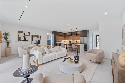 Townhouse in Miami, Florida 3 bedrooms, 157.1 sq.m. № 2040906 - photo 5