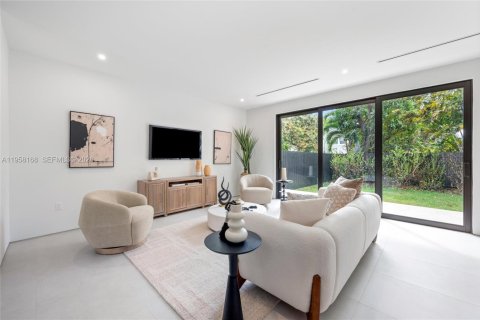 Townhouse in Miami, Florida 3 bedrooms, 157.1 sq.m. № 2040906 - photo 4