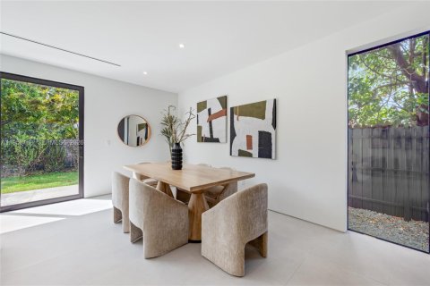 Townhouse in Miami, Florida 3 bedrooms, 157.1 sq.m. № 2040906 - photo 10