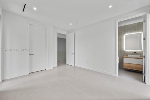 Townhouse in Miami, Florida 3 bedrooms, 157.1 sq.m. № 2040906 - photo 16